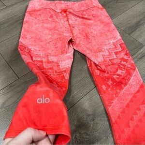 ALO Yoga Airbrush Poppy Gym Workout Capri Casbah Print Legging size Medium